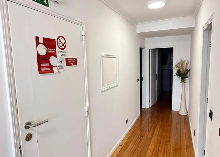 By The Ocean 포보아데바짐